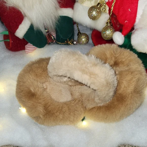 UGG Plush  Earmuffs - Picture 3 of 4